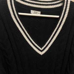 Ardene Black and White V-Neck Sweater